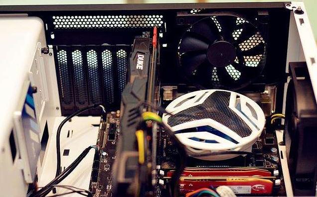 CPU散熱風(fēng)扇問(wèn)題1.jpg CPU散熱風(fēng)扇問(wèn)題1.jpg