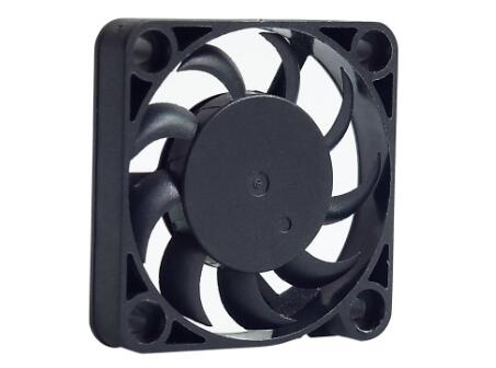 直流散熱風(fēng)扇噪音問題.jpg 直流散熱風(fēng)扇噪音問題.jpg