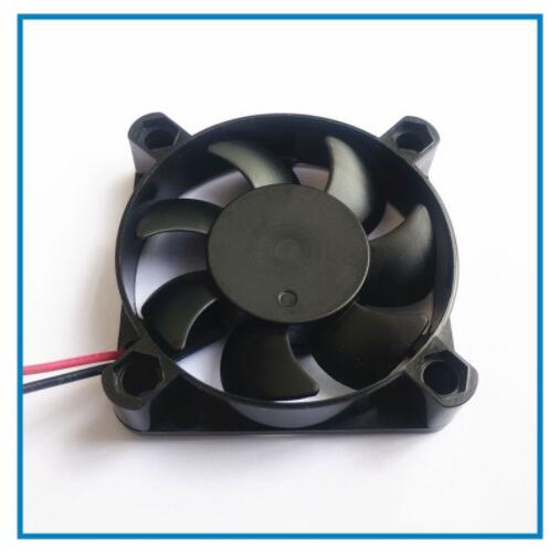 散熱風(fēng)扇工作原理1.jpg 散熱風(fēng)扇工作原理1.jpg
