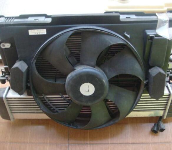 汽車水箱風(fēng)扇.jpg 汽車水箱風(fēng)扇.jpg